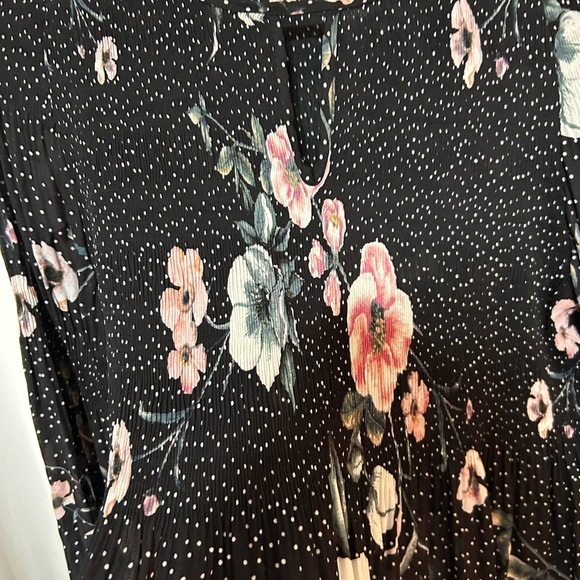 Ricki's Black and Pink Floral Blouse with stretch- nice bell sleeves / neckline - Picture 3 of 8